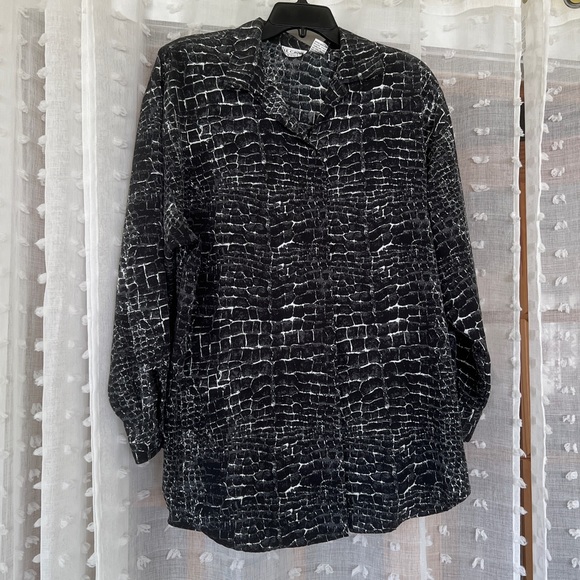 Animal print flowy short with Cuban collar - Picture 1 of 5